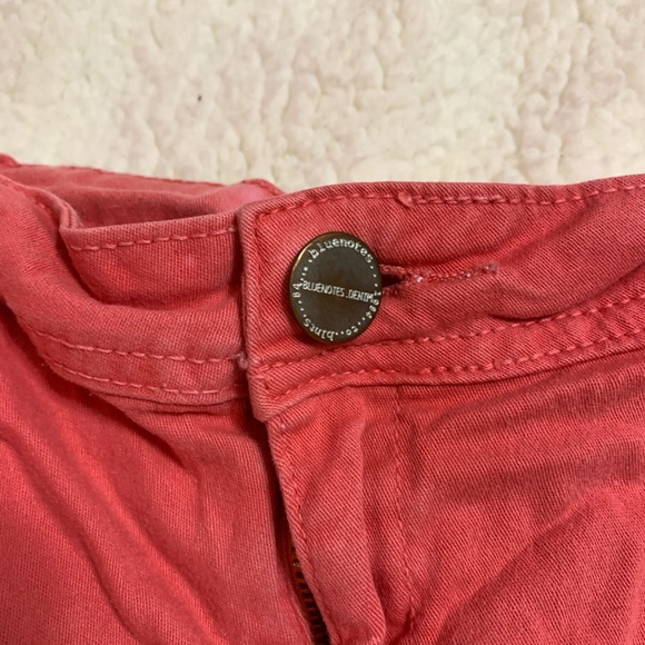 💲WHITE/PINK SHORTS - Picture 2 of 3